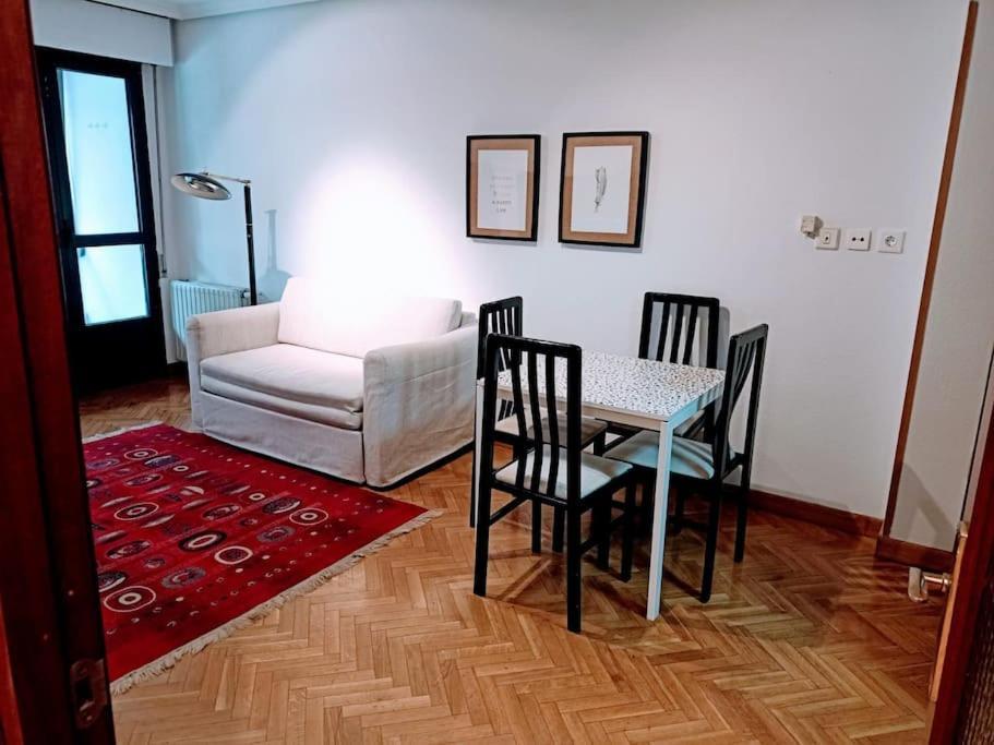 Ferienwohnung Apartamento Entre Estaciones Oviédo Exterior foto