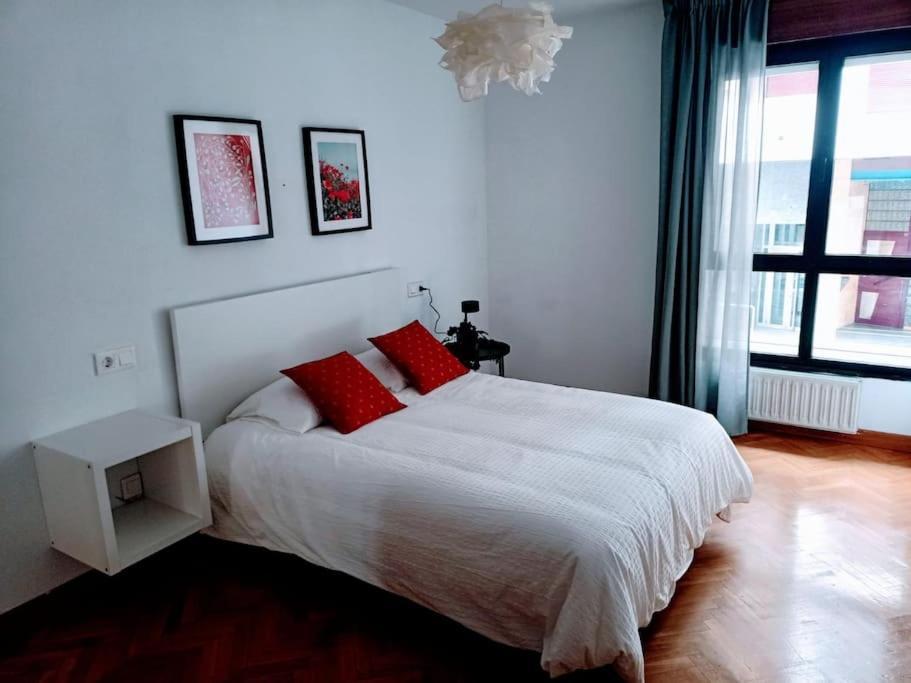 Ferienwohnung Apartamento Entre Estaciones Oviédo Exterior foto